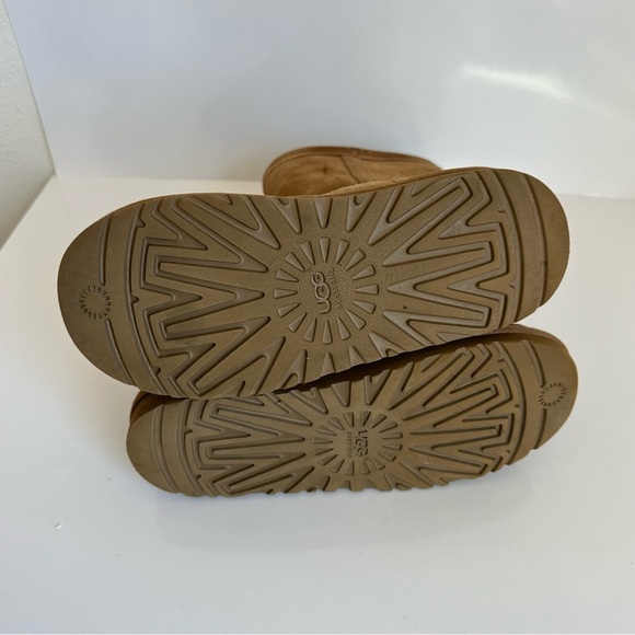 Ugg woman’s tall boots - Picture 2 of 10